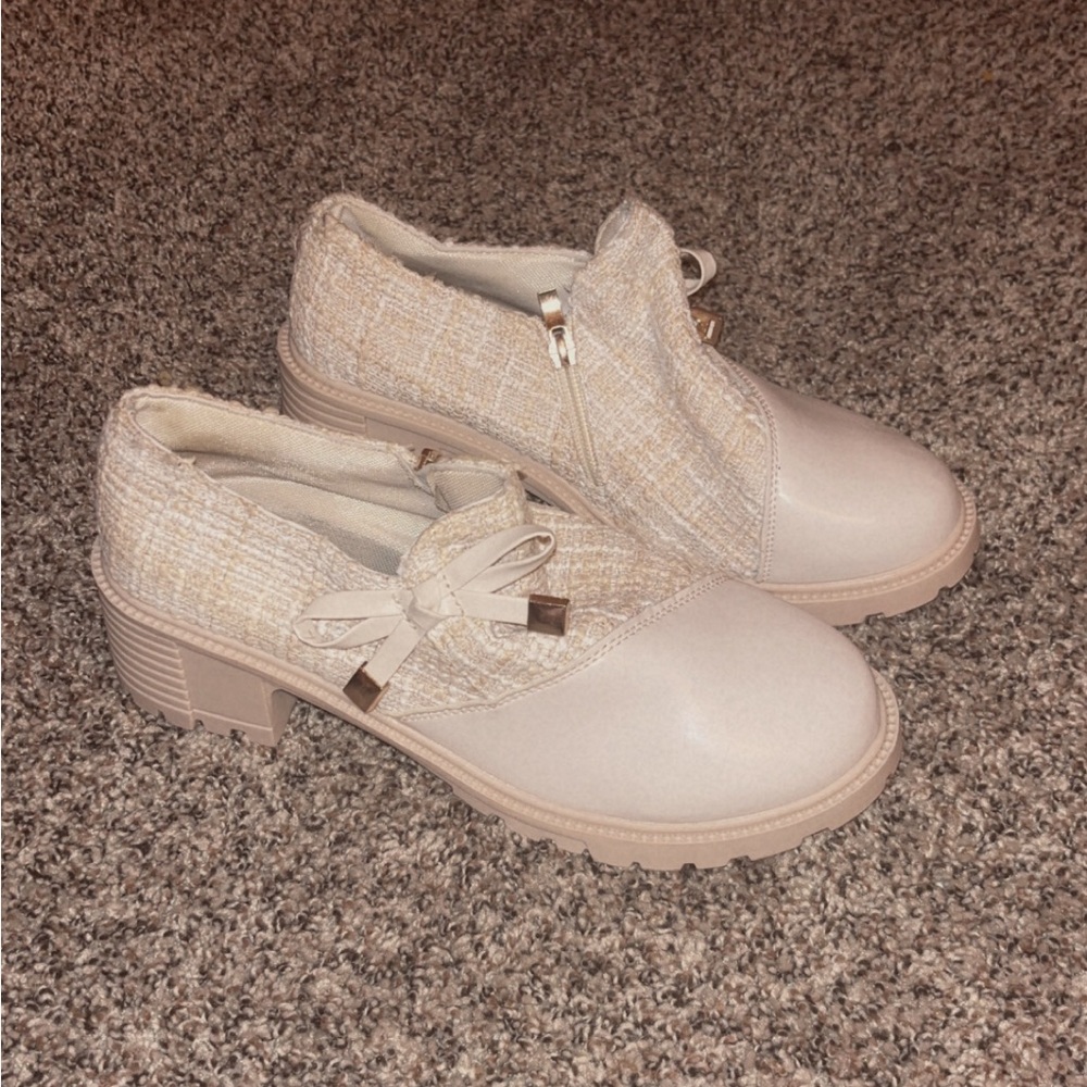Round toe loafers